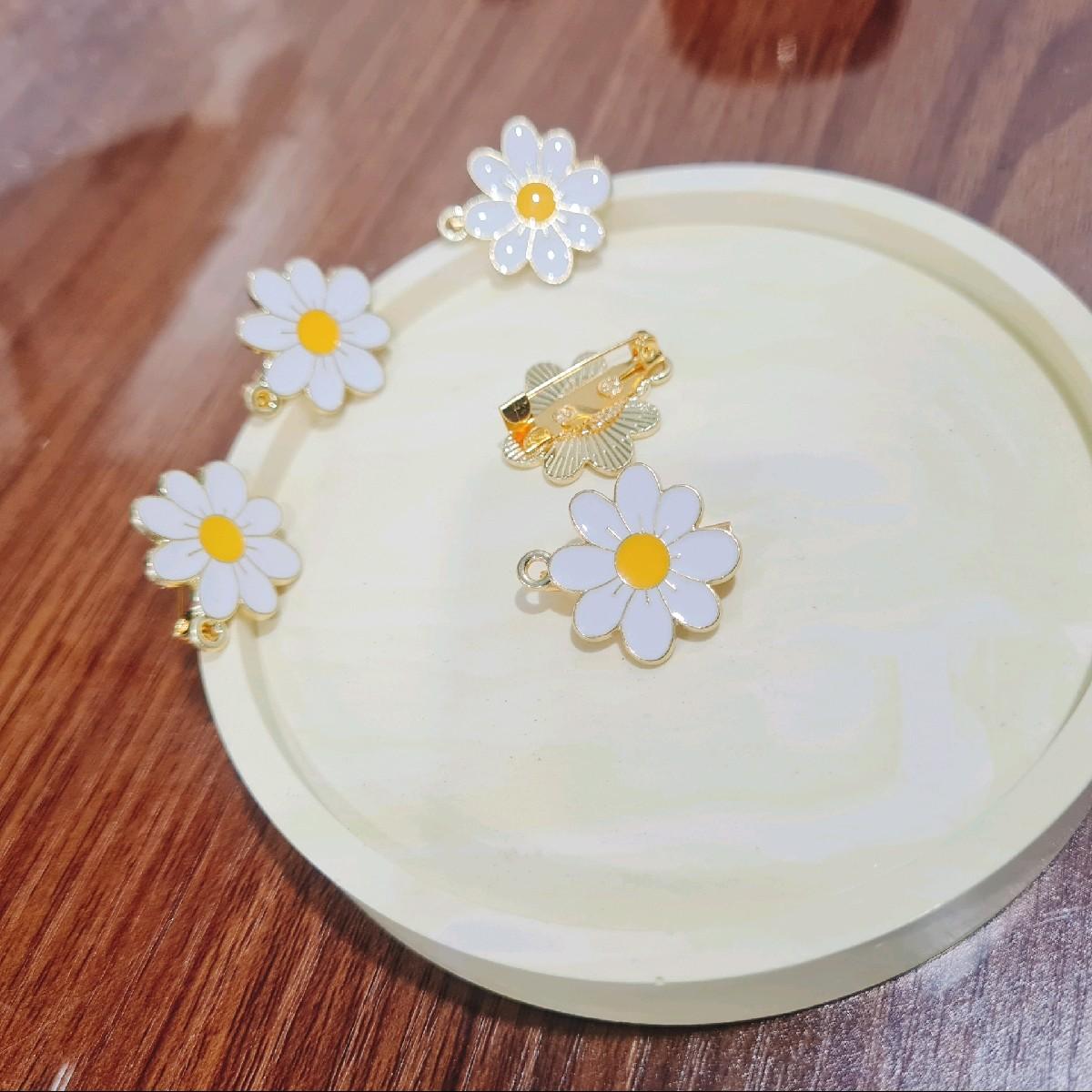 Daisy Metal Pins (KimyJoe CutiePins)